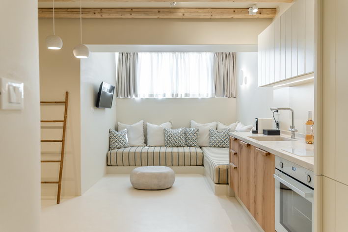Deluxe Semi-Basement Apartment in Naxos